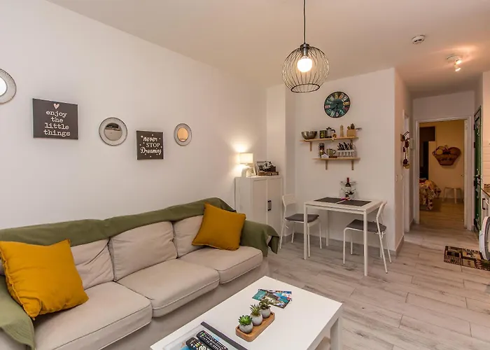 Sanva * Puerto del Carmen (Lanzarote)